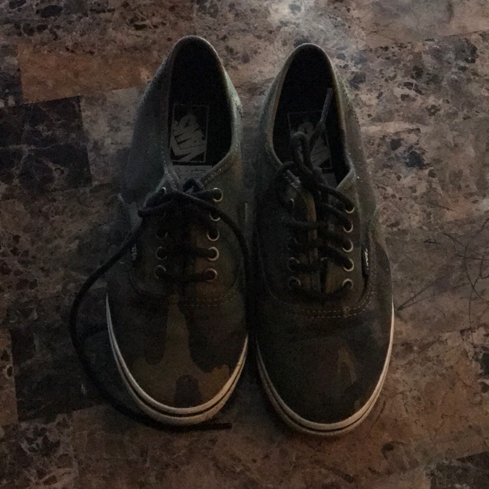 Camo Vans size 6 1/2 W 5 M